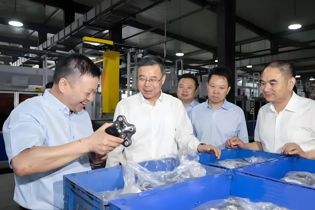 湖北省委常委、襄阳市委书记吴海涛莅临9001cc金沙以诚为本调研